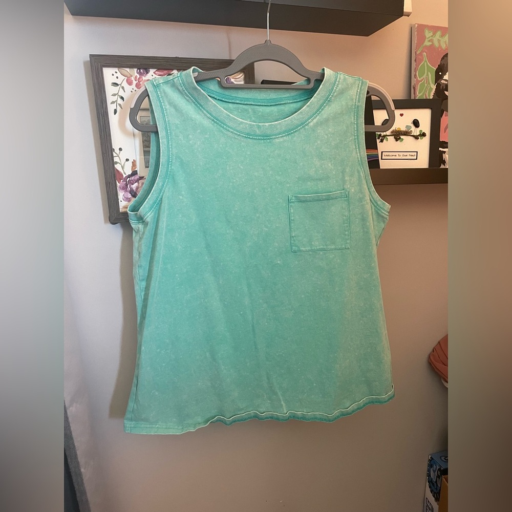 Distressed Basic Tank